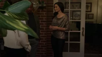 Brochu Walker Elsie Off The Shoulder Top porté par Jessica Knight (Katrina Law) vu dans NCIS (S20E03)