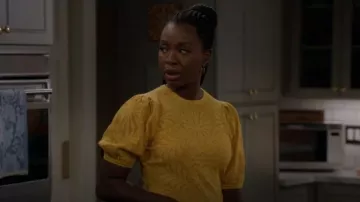 Ulla Johnson Carina Top porté par Abishola (Folake Olowofoyeku) vu dans Bob Hearts Abishola (S04E01)