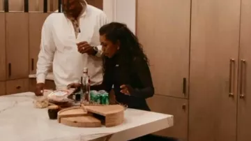 Off White Black Knit Long Sleeve Mini usado por Jackie Walters como se ve en Married to Medicine (S09E13)