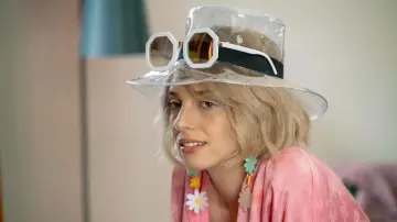 Multicolor Flowers earrings worn by Eleanor (Maya Hawke) in Do Revenge movie wardrobe