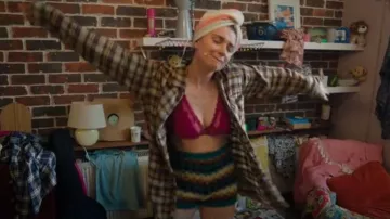 M&s Collection Star Flock High Apex Plunge Bra usado por Becka Garvey (Eve Hewson) como se ve en Bad Sisters (S01E04)