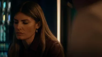 Boucles d’oreilles Kendra Scott Lee portées par Addison Augustine (Caitlin Bassett) comme on le voit dans Quantum Leap (S01E03)