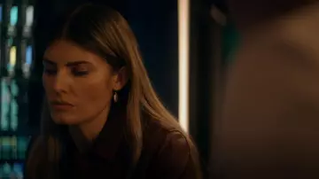 Kendra Scott Lee Earrings worn by Addison Augustine(Caitlin Bassett) as seen in Quantum Leap (S01E03)