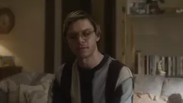 Gold eyeglasses worn by Jeffrey Dahmer (Evan Peters) as seen in Dahmer - Monster: The Jeffrey Dahmer Story TV series (Season 1)