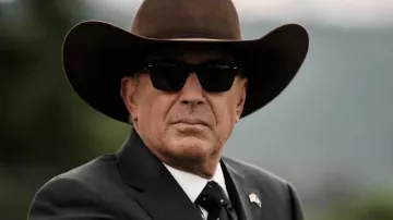Les lunettes de soleil Oliver Peoples Oliver portées par John Dutton (Kevin Costner) dans la série Yellowstone (Season 5)