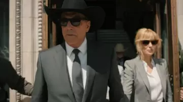 Les lunettes de soleil Oliver Peoples Oliver portées par John Dutton (Kevin Costner) dans la série Yellowstone (Season 5)