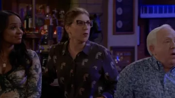 Rails Kathryn Tiger Print Button-Up Shirt porté par Kat (Mayim Bialik) vu dans Call Me Kat (S03E02)