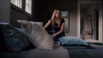 True Religion Stella Low Jeans porté par Lucy Albright (Grace Van Patten) vu dans Tell Me Lies (S01E07)