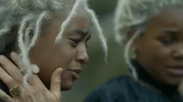 Square Gold Ring worn by Princess Rhaenys Targaryen (Eve Best) in House of the Dragon Wardrobe (Season 1 Episode 7)