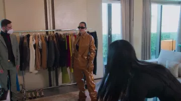 Gafas de sol Prada Runway usadas por Kim Kardashian como se ve en The Kardashians (S02E03)