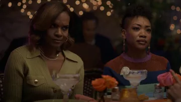 Cardigan côtelé Sandro porté par Sally Braswell (Nefetari Spencer) vu dans Reasonable Doubt (S01E03)