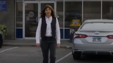 Levi's 501 Straight Jeans in Break a Leg worn by Eileen Fitzgerald (Hilary Swank) as seen in Alaska Daily (S01E01)