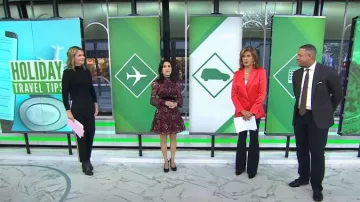 Pantalon de piste À rayures latérales Sandro porté par Savannah Guthrie vu dans Today le 7 octobre 2022