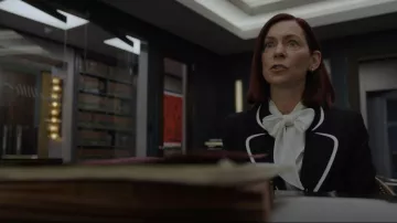 Armani Technical Cady Jacket usado por Elsbeth Tascioni (Carrie Preston) como se ve en The Good Fight (S06E05)