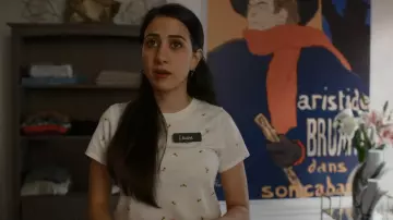 Old Navy Short-Sleeve EveryWear Printed T-Shirt worn by Laura as seen in KEVIN CAN F**K HIMSELF (S02E08)