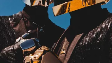 Pendentif Pyramide d’Argent porté par Thomas Bangalter de la séance photo Daft Punk