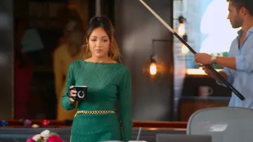 Asos Petite Plisse Mini Vestido usado por Lauren Brito como se ve en Selling The OC (S01E08)