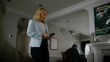 Veronica Beard Aaliyah Dickey Blazer porté par Amanda Rollins (Kelli Giddish) vu dans Law & Order (S22E01)
