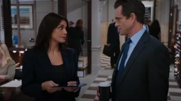 Balmain Button-Front Blazer porté par Samantha Maroun (Odelya Halevi) vu dans Law & Order (S22E02)