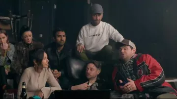 Nike Air Max Crew Sweatshirt Hombre usado por Vinnie (Joe Gilgun) como se ve en Brassic (S04E08)