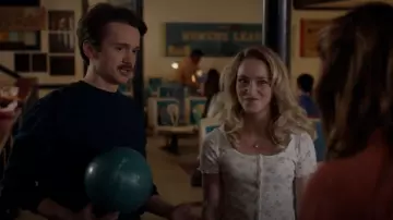 H&M Pointelle Top porté par Mary Cooper (Zoe Perry) vu dans Young Sheldon (S06E02)