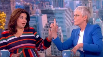 Robe Eloquii A-Line avec manches bouffantes portée par Ana Navarro comme vu dans The View le 10 octobre 2022