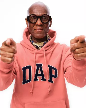 Dap Pink Hoodie usado por Dapper Dan en su cuenta de Instagram @dapperdanharlem