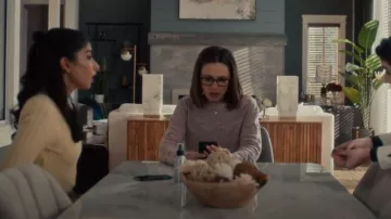 Aritzia Babaton Luc Suéter trenzado usado por Mya Lowe como se ve en The Imperfects (S01E04)