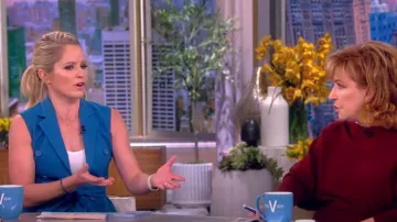 Gilet cravate-taille sur mesure Akris porté par Sara Haines comme vu dans The View le 12 octobre 2022
