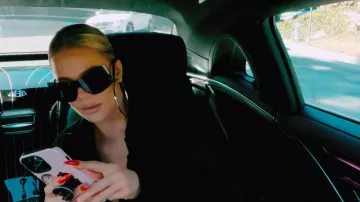 Lunettes de soleil Versace VE2240 portées par Khloé Kardashian comme on le voit dans The Kardashians (S02E04)
