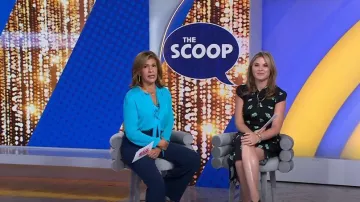Self Portrait Pansy-Print Crepe Maxi Robe portée par Jenna Bush Hager comme vu dans Today with Hoda & Jenna le 12 octobre 2022