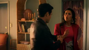 Alice + Olivia Denny Blazer usado por Sofia Pernas (Tammy Jean) como se ve en Quantum Leap (S01E04)