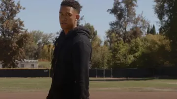 Fendi Wool Drawstring Hooded Sweatshirt usado por Damon Sims (Peyton Alex Smith) como se ve en All American: Homecoming (S01E02)