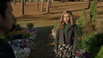 Jupe Ted Baker Lanee portée par Courtney Whitmore (Brec Bassinger) vue dans Stargirl de DC (S03E06)