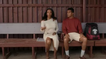 Jonathan Simkhai Camille Cold Shoulder Ribbed Knit Dress usado por Shanelle (Erica Michelle) como se ve en All American: Homecoming (S01E06)
