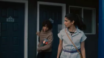 Voodoo Vixen Parasol Top usado por Abbi Singh (Rhianna Jagpal) como se ve en The Imperfects (S01E08)