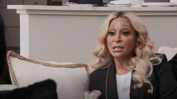 Dolce & Gabbana DG Logo Cotton T-shirt porté par Karen Huger comme vu dans The Real Housewives of Potomac (S07E01)