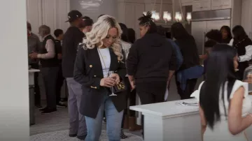 Balmain Wool Double-breasted Blazer porté par Karen Huger comme on le voit dans The Real Housewives of Potomac (S07E01)