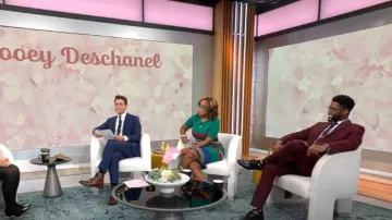 Diane von Furstenberg Crewneck Pull rayé en tricot porté par Gayle King vu dans CBS Mornings le 14 octobre 2022