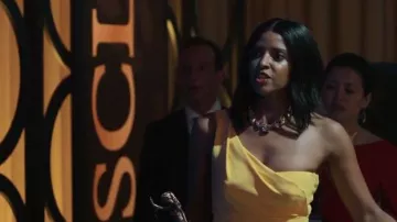 Jil Sander Twisted Front Sleeveless Blouse porté par Mallory Book (Renée Elise Goldsberry) comme on le voit dans She-Hulk: Attorney at Law (S01E06)