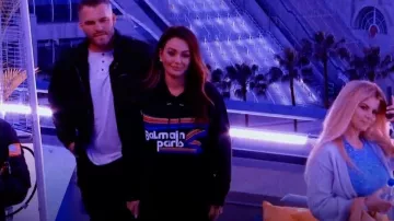Balmain Hoodie en coton avec logo imprimé porté par JWow comme vu dans Jersey Shore: Family Vacation (S05E29)