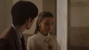 Uterque White Blouse worn by Lissa Dragomir (Daniela Nieves) as seen in Vampire Academy (S01E08)