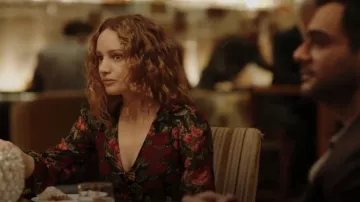 La robe formelle courte Kooples en imprimé floral en bla portée par Magalie Leblanc (Laurence Leboeuf) vue dans Transplant (S03E02)
