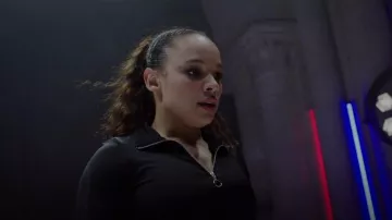 H&M Ribbed Half-zip Top usado por Rose Hathaway (Sisi Stringer) como se ve en Vampire Academy (S01E08)