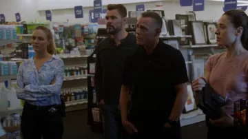 Bella Dahl Silverlake Top porté par Hailey Upton (Tracy Spiridakos) vu dans Chicago P.D. (S10E03)