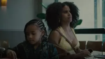 BRACHA Collar colgante inicial usado por Van (Zazie Beetz) visto en Atlanta (S04E05)