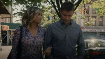 Veronica Beard Mertie Blusa usada por Eddie Janko (Vanessa Ray) como se ve en Blue Bloods (S13E02)