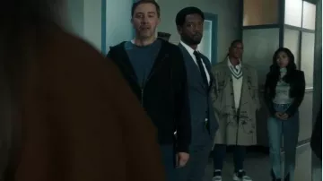 Jonathan Simkhai Charli Acuarela Estampado Cuello Tortuga Top usado por Melody 'Mel' Bayani (Liza Lapira) como se ve en The Equalizer (S03E03)