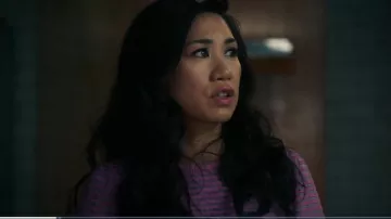 Hervé Léger Shadow Stripe Long Sleeve Top usado por Melody 'Mel' Bayani (Liza Lapira) como se ve en The Equalizer (S03E03)