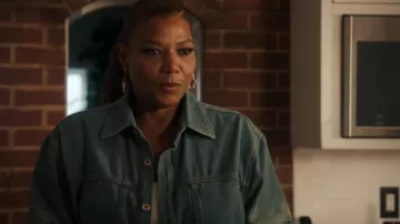 Loewe Denim Printed Overshirt porté par Robyn McCall (Queen Latifah) comme on le voit dans The Equalizer (saison 3 épisode 3)